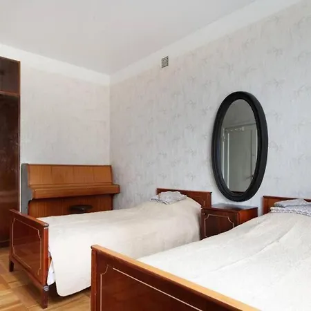 Center Huge 3-bedroom 公寓 *