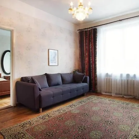 Center Huge 3-bedroom *