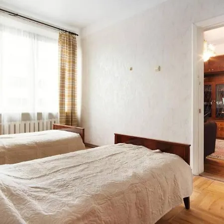 Center Huge 3-bedroom